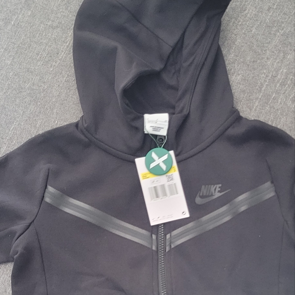 Nike tech - Picture 2 of 2